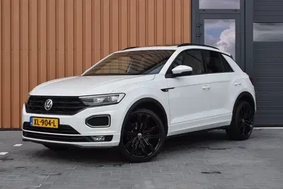 Volkswagen T-Roc 1.5 TSI 150pk DSG R-line Black style Pano uit 2019