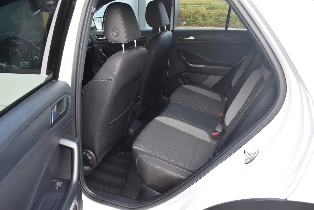 Volkswagen T-Roc 1.5 TSI 150pk DSG R-line Black style Pano uit 2019, foto 12