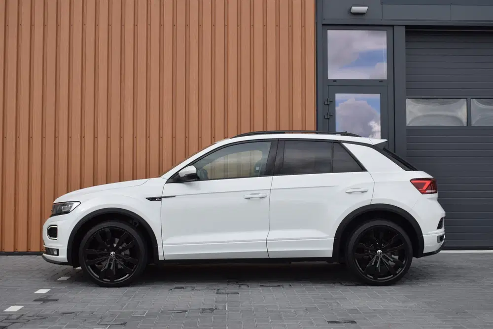 Volkswagen T-Roc 1.5 TSI 150pk DSG R-line Black style Pano uit 2019, foto 2