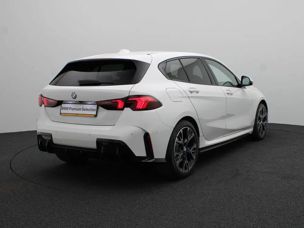 BMW 1-serie 120 M Sport Design Edition uit 2026, foto 2