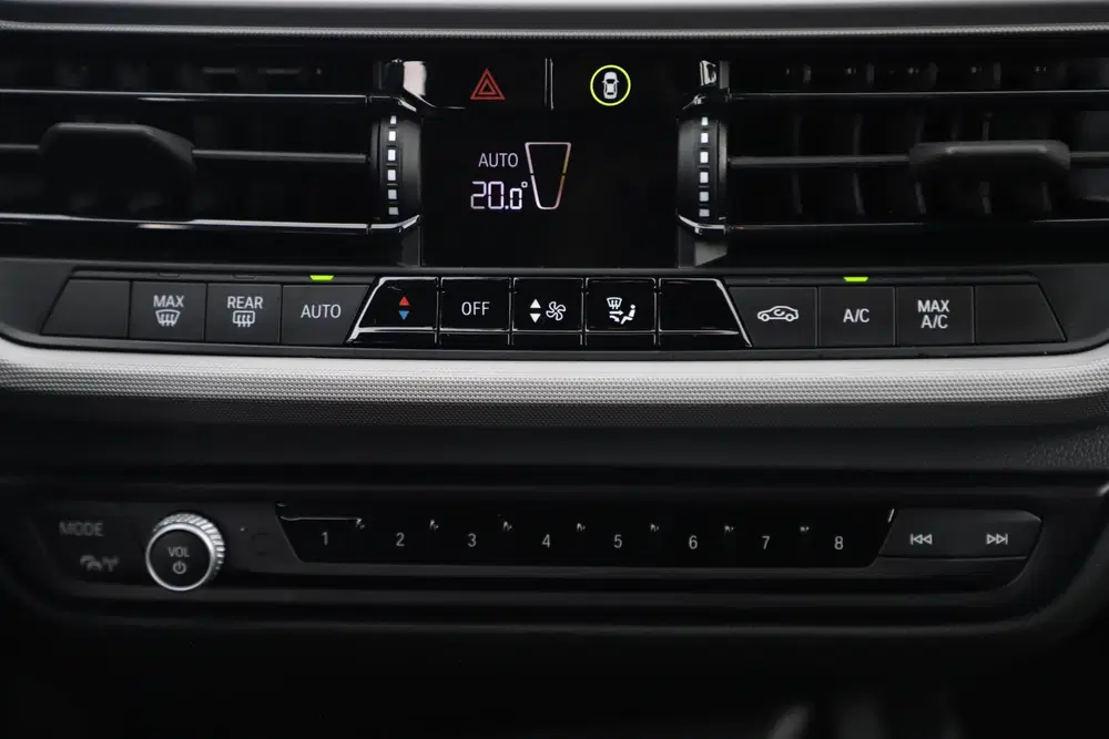BMW 1-serie 118i 136PK Automaat Navigatie Draadloos Ca uit 2023, foto 11