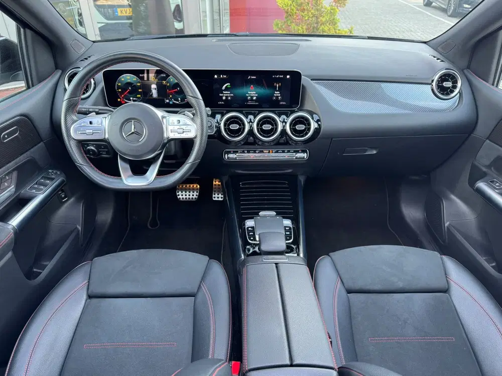 Mercedes-Benz B-Klasse 200 Business Solution AMG (bj 2020) uit 2020, foto 2