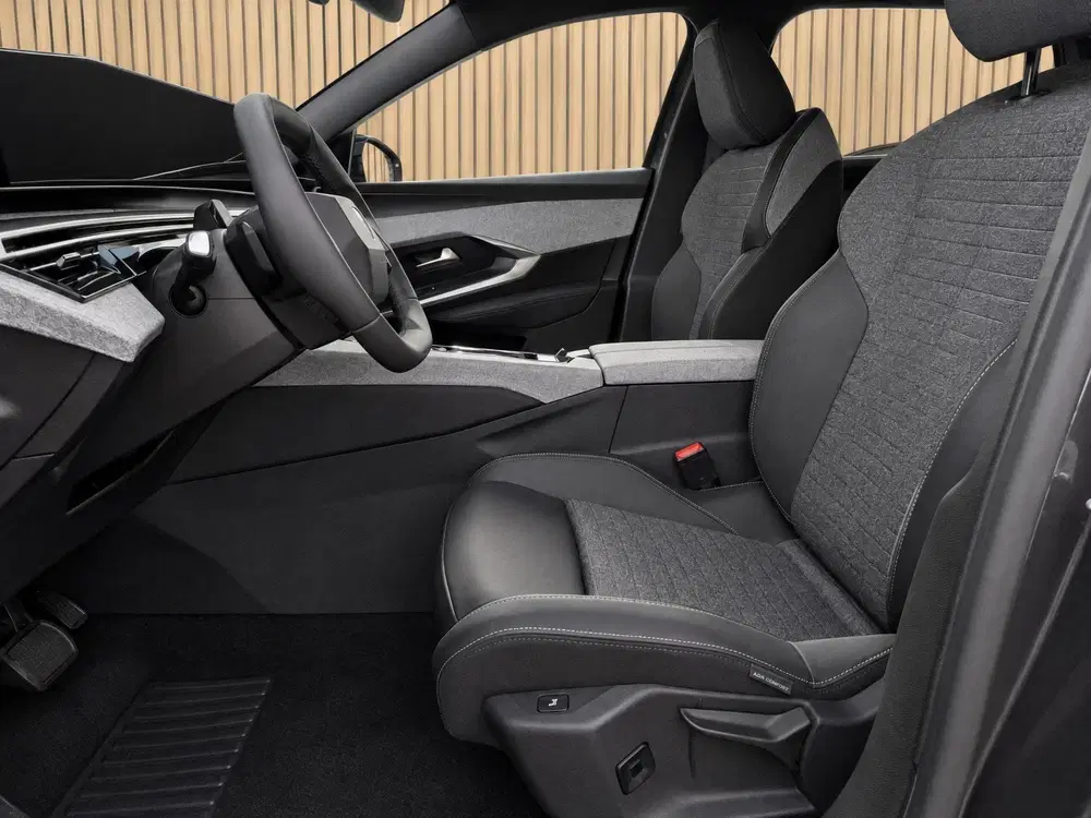 Peugeot 5008 Allure Long Range 97 kWh 7p VOORRAAD KORTI uit 2026, foto 12
