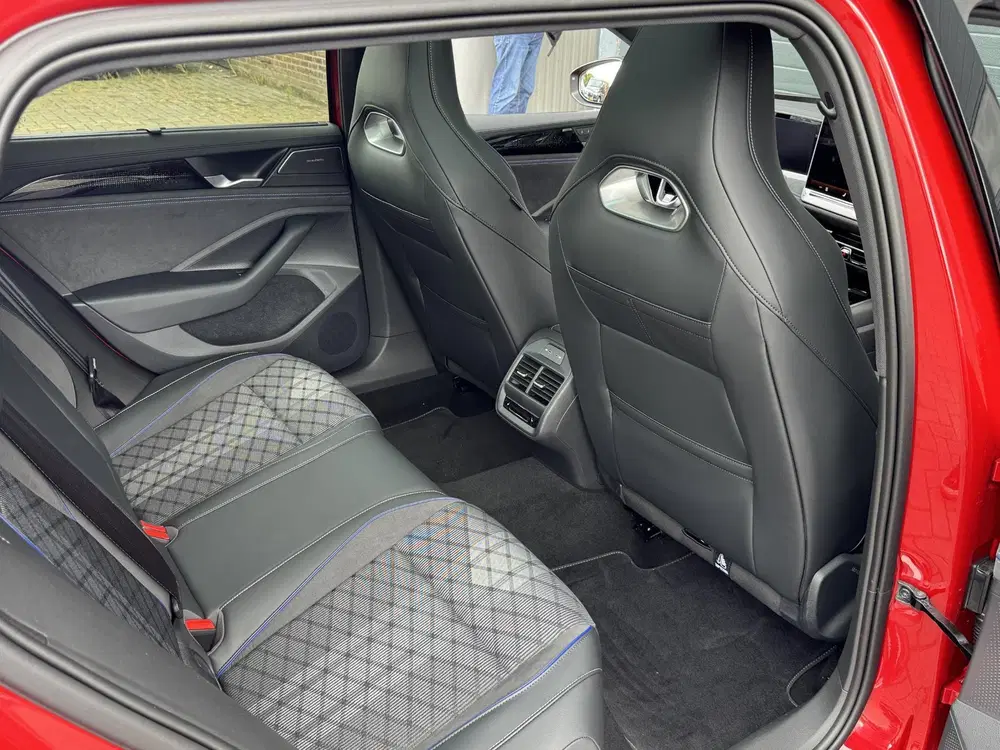 Volkswagen Passat 1.5 eTSI R-LINE BUSINESS I WINTERP uit 2024, foto 12