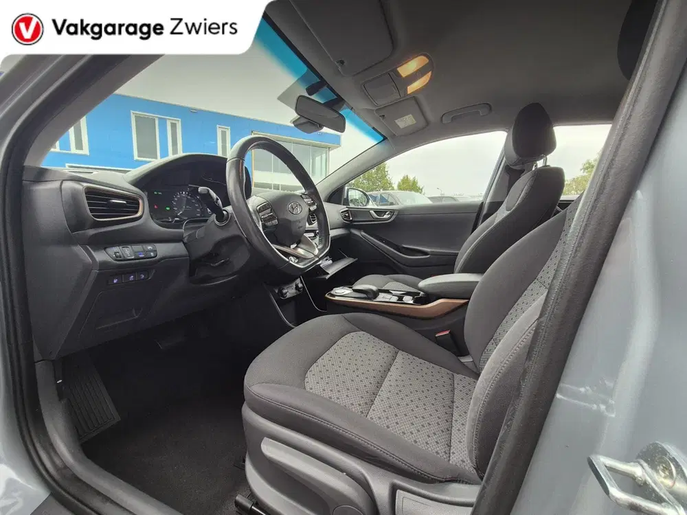 Hyundai IONIQ Comfort EV uit 2019, foto 2