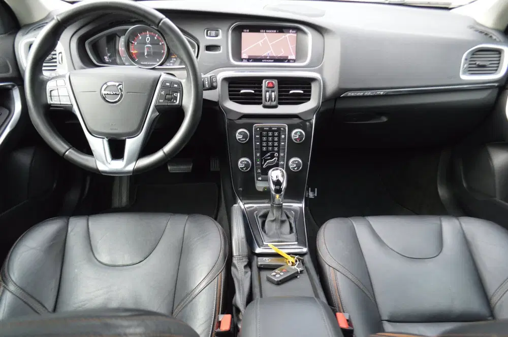 Volvo V40 Cross Country 1.5 T3 Polar+ Luxury NL-auto uit 2019, foto 2