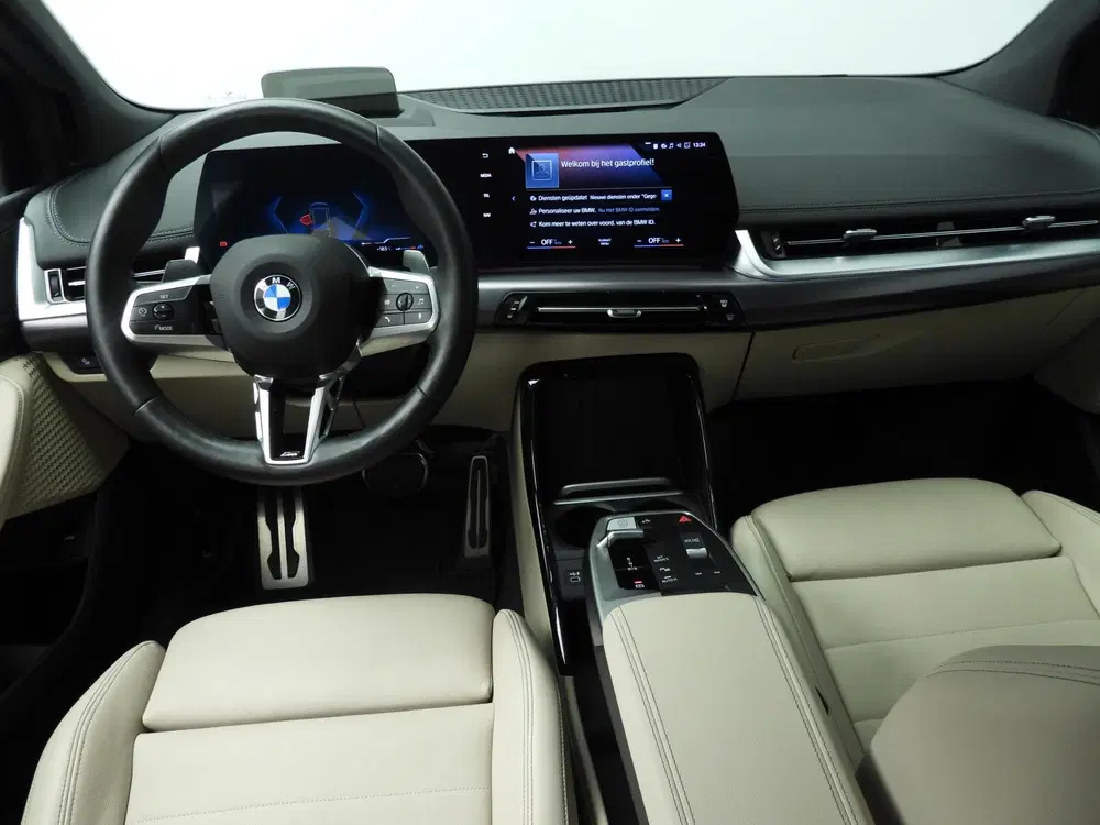 BMW 2-serie Active Tourer 220i uit 2022, foto 10
