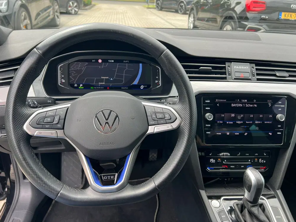 Volkswagen Passat 1.4 TSI PHEV GTE virtual cockpit uit 2022, foto 10