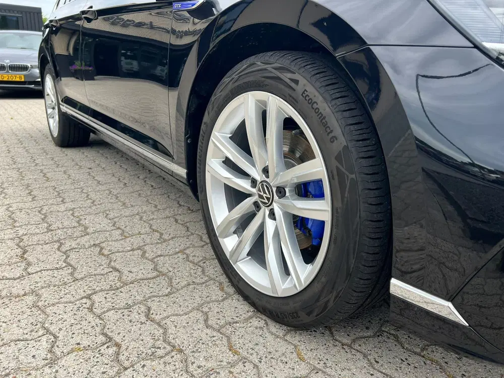 Volkswagen Passat 1.4 TSI PHEV GTE virtual cockpit uit 2022, foto 14