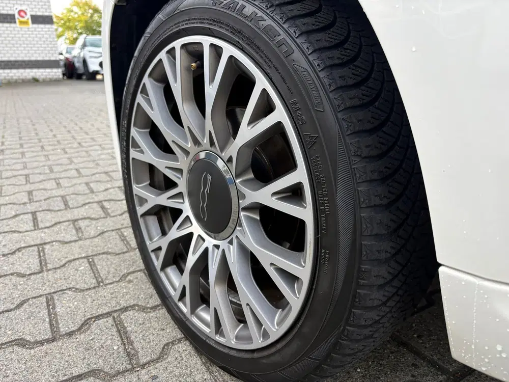 Fiat 500 1.0 Hybrid Dolcevita uit 2022, foto 2