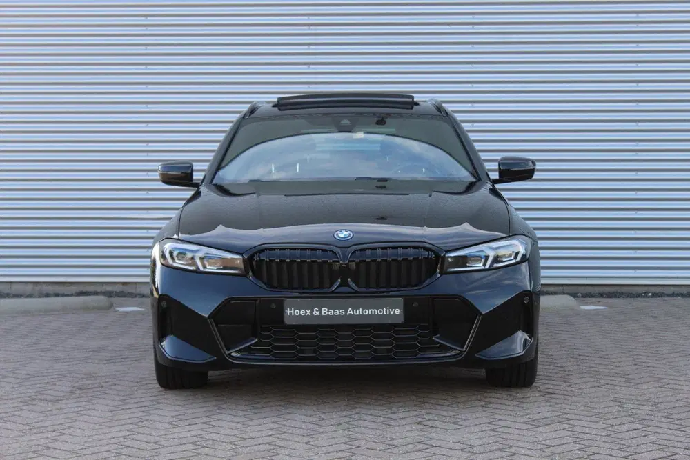 BMW 3-serie 320e M-pakket uit 2023, foto 3