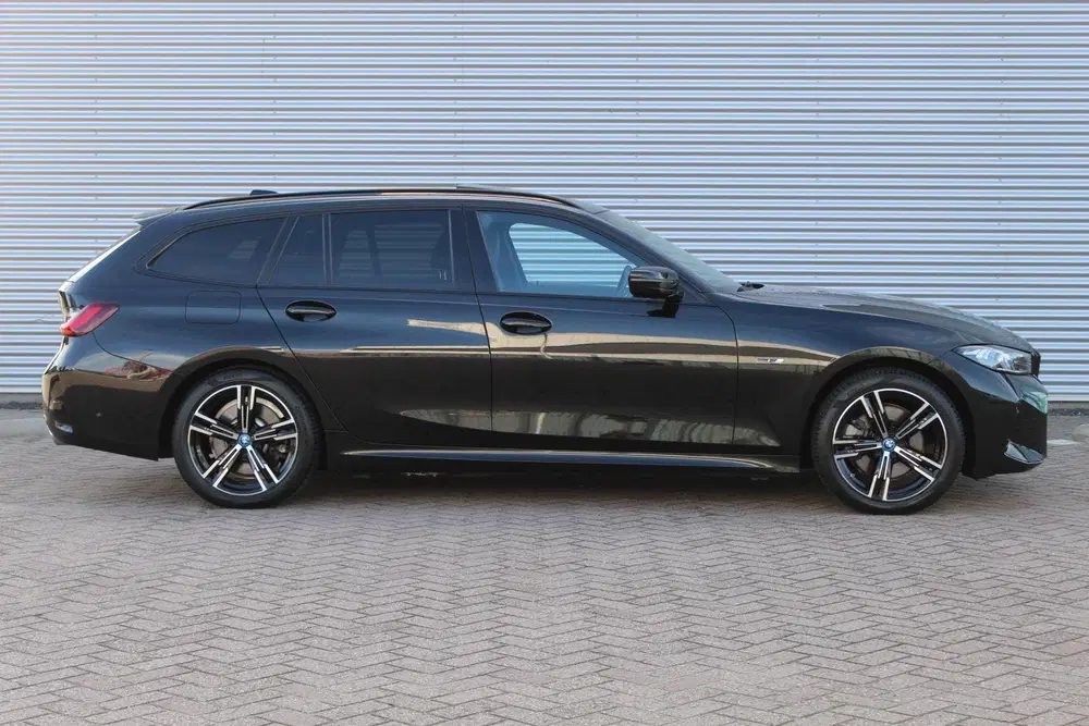 BMW 3-serie 320e M-pakket uit 2023, foto 5