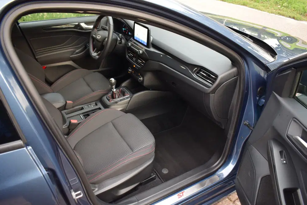 Ford Focus PK EcoBoost Hybrid ST Line X Business C uit 2020, foto 8
