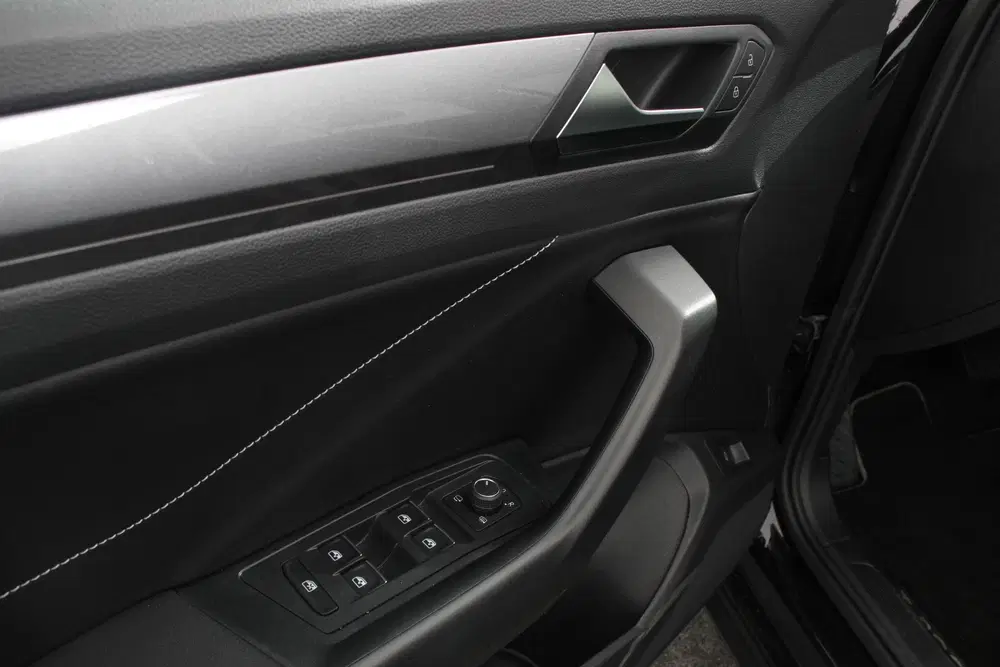 Volkswagen T-Roc 1.5 TSI 150pk Automaat Style Navigatie App uit 2023, foto 12