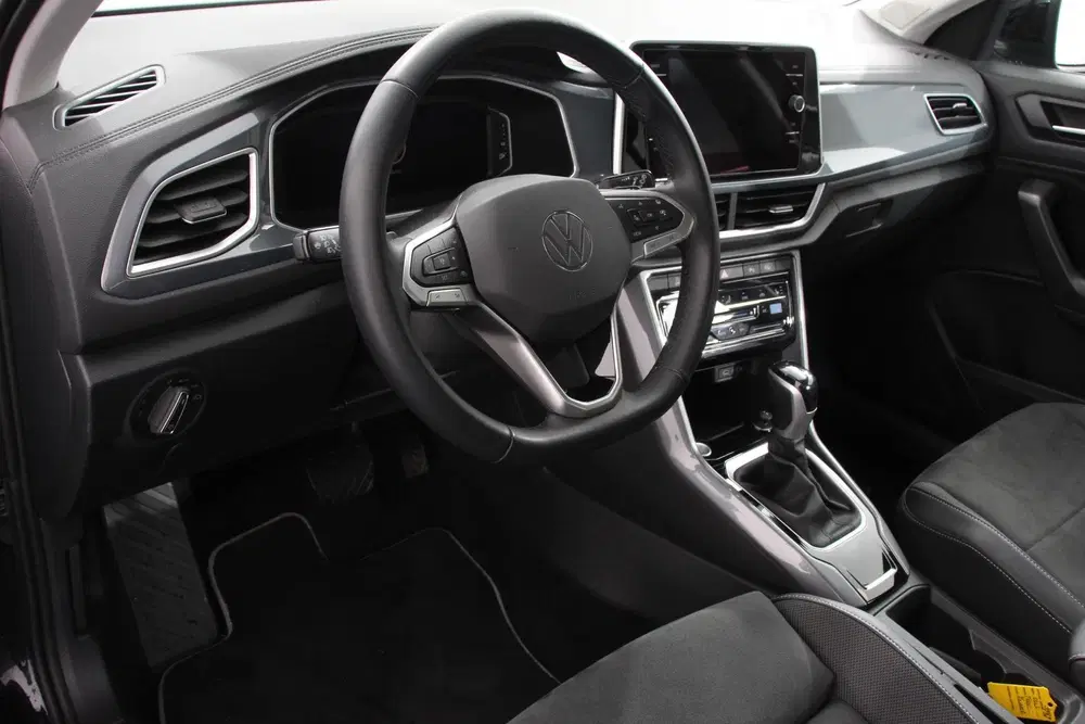 Volkswagen T-Roc 1.5 TSI 150pk Automaat Style Navigatie App uit 2023, foto 2