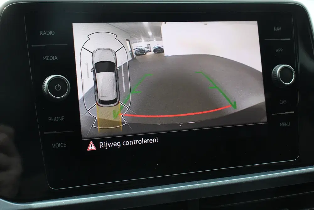 Volkswagen T-Roc 1.5 TSI 150pk Automaat Style Navigatie App uit 2023, foto 3