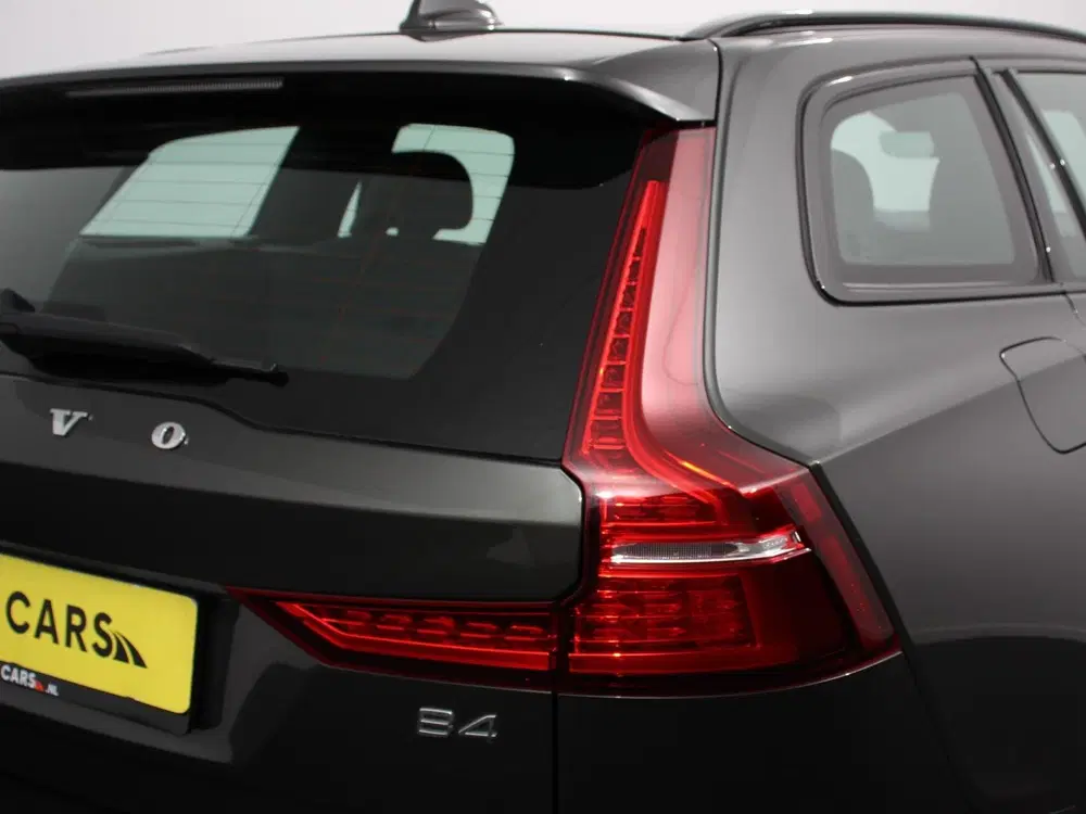 Volvo V60 2.0 B4 R-Design Navigatie Camera Climate C uit 2022, foto 11