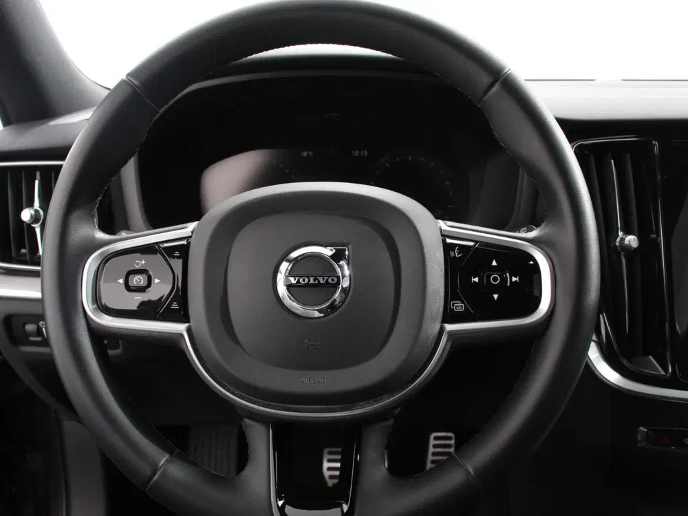 Volvo V60 2.0 B4 R-Design Navigatie Camera Climate C uit 2022, foto 15
