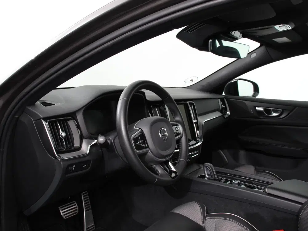 Volvo V60 2.0 B4 R-Design Navigatie Camera Climate C uit 2022, foto 2