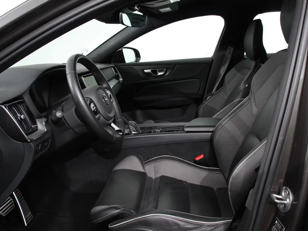 Volvo V60 2.0 B4 R-Design Navigatie Camera Climate C uit 2022, foto 8