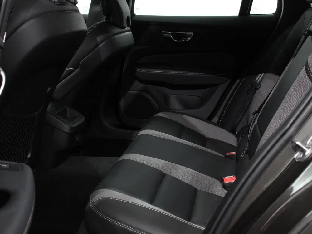 Volvo V60 2.0 B4 R-Design Navigatie Camera Climate C uit 2022, foto 9