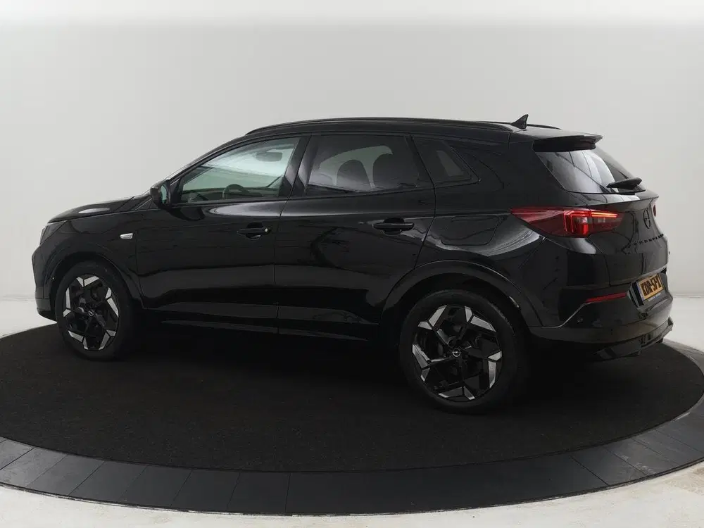 Opel Grandland 1.6 Turbo Plug-In GSE 300PK Hybrid4 4x4 uit 2023, foto 2