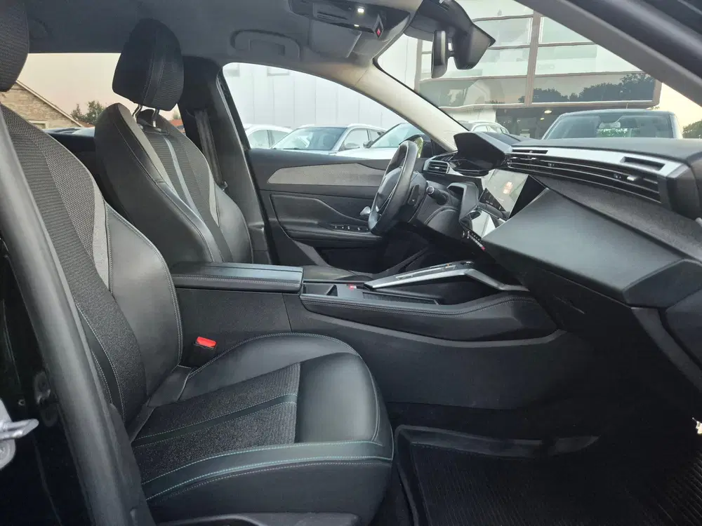 Peugeot 308 1.6 Plug-in Hybrid Allure uit 2023, foto 12