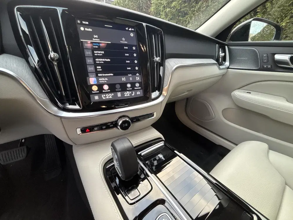 Volvo V60 T8 Plug-in hybrid AWD Plus Dark uit 2026, foto 10
