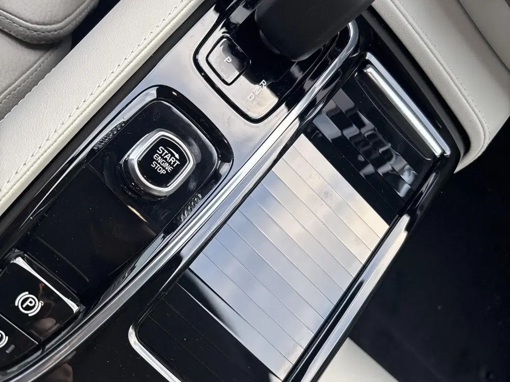 Volvo V60 T8 Plug-in hybrid AWD Plus Dark uit 2026, foto 11