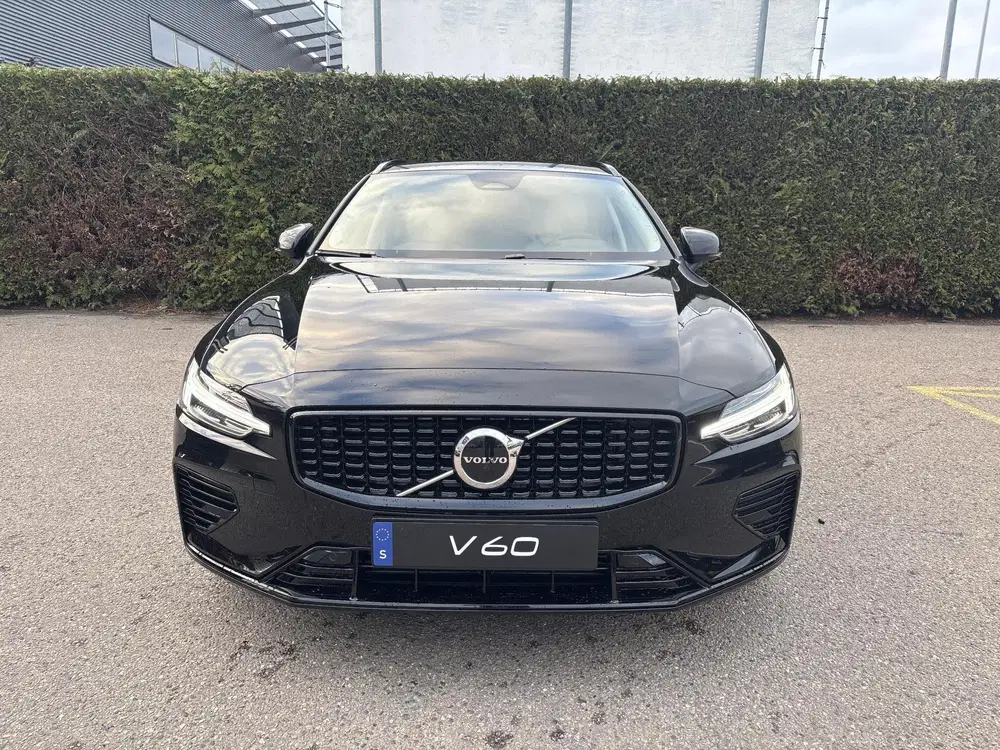 Volvo V60 T8 Plug-in hybrid AWD Plus Dark uit 2026, foto 2