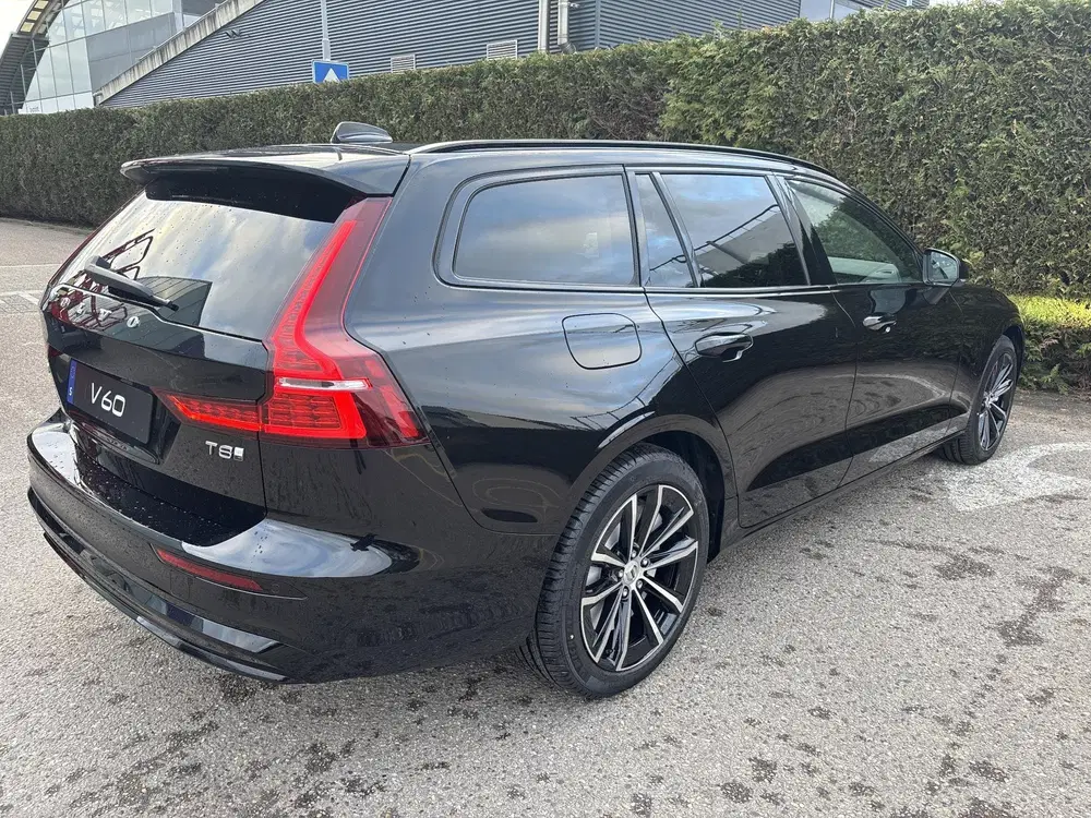Volvo V60 T8 Plug-in hybrid AWD Plus Dark uit 2026, foto 3