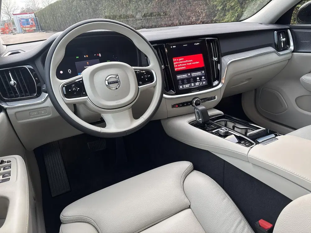 Volvo V60 T8 Plug-in hybrid AWD Plus Dark uit 2026, foto 7