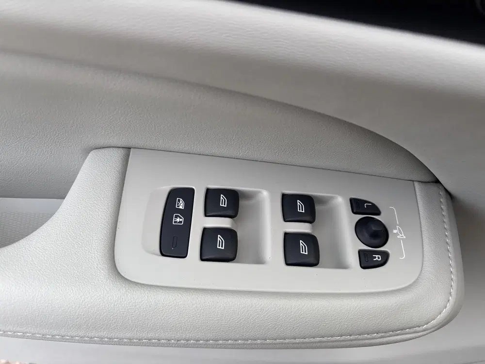 Volvo V60 T8 Plug-in hybrid AWD Plus Dark uit 2026, foto 9