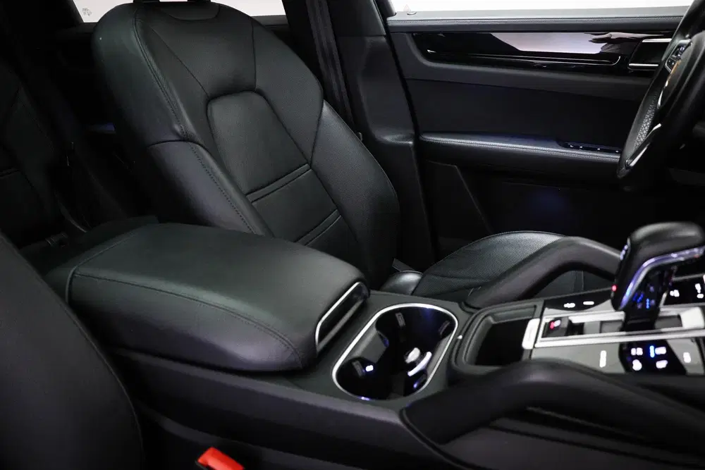 Porsche Cayenne 3.0 E-Hybrid Platinum Edition uit 2022, foto 12