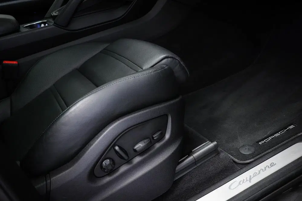 Porsche Cayenne 3.0 E-Hybrid Platinum Edition uit 2022, foto 13