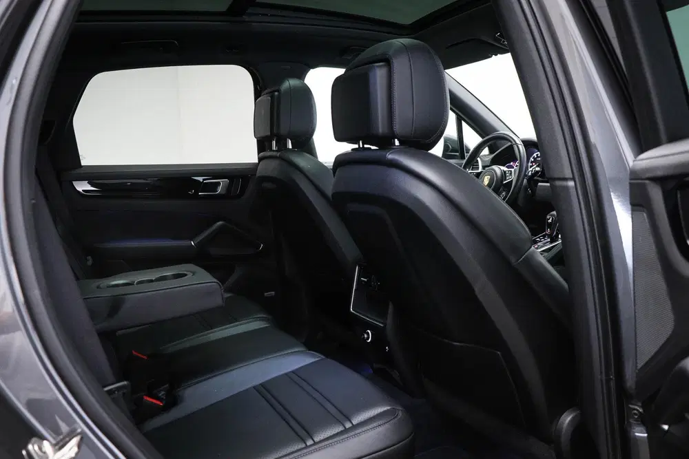 Porsche Cayenne 3.0 E-Hybrid Platinum Edition uit 2022, foto 14