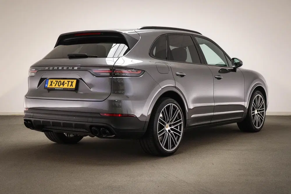 Porsche Cayenne 3.0 E-Hybrid Platinum Edition uit 2022, foto 2