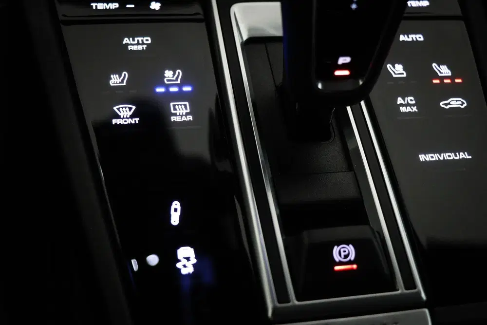 Porsche Cayenne 3.0 E-Hybrid Platinum Edition uit 2022, foto 5