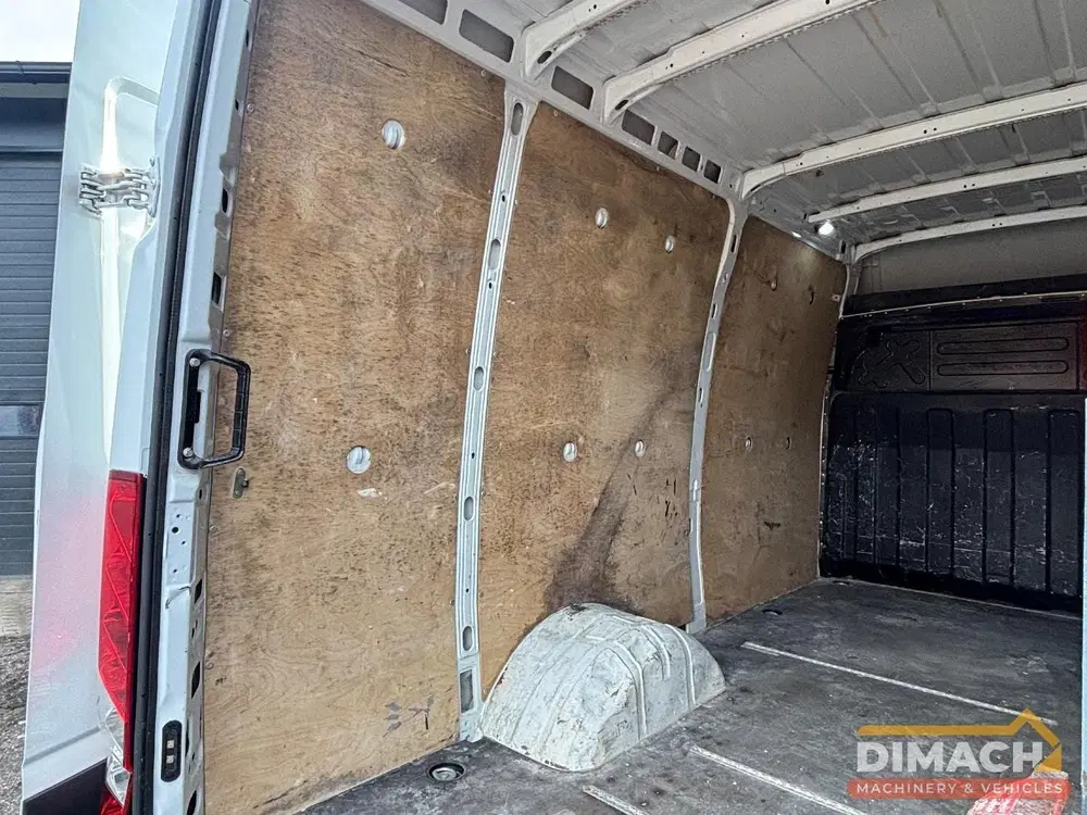 Iveco Daily Dubbellucht uit 2019, foto 13