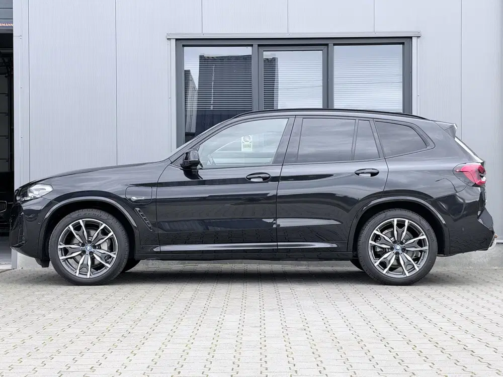 BMW X3 xDrive30e M sport 292 PK uit 2022, foto 2