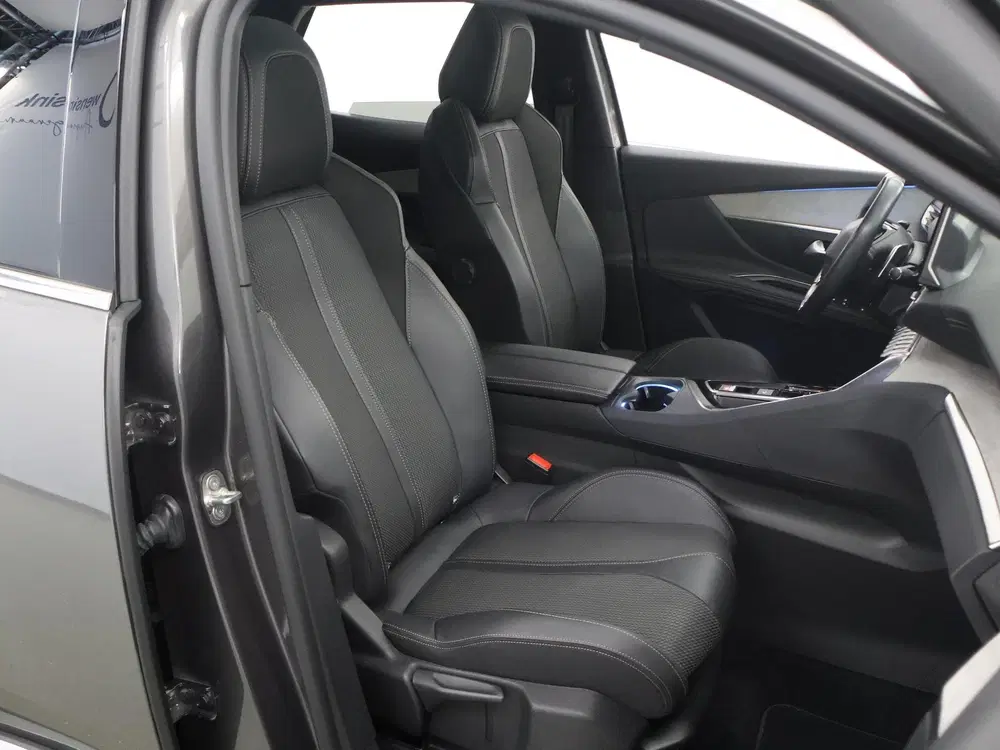 Peugeot 3008 1.6 HYbrid4 300 GT uit 2023, foto 10