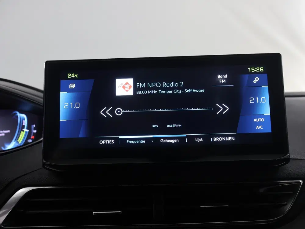 Peugeot 3008 1.6 HYbrid4 300 GT uit 2023, foto 15