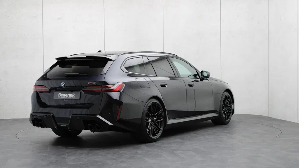 BMW M5 Touring uit 2025, foto 4
