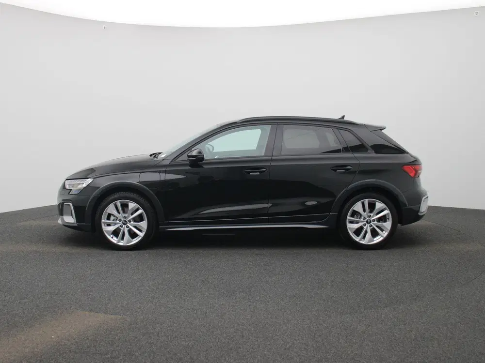Audi A3 40 TFSI e Advanced edition l Adaptive crui uit 2025, foto 4