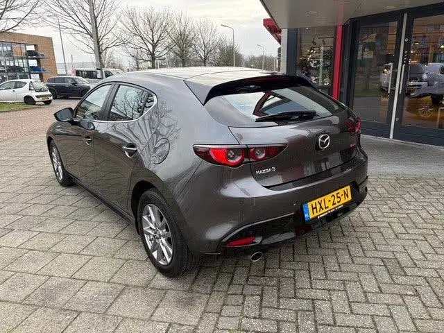 Mazda 3 2.0 e-SkyActiv-G M Hybrid 122 uit 2021, foto 2