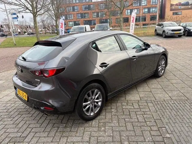 Mazda 3 2.0 e-SkyActiv-G M Hybrid 122 uit 2021, foto 4
