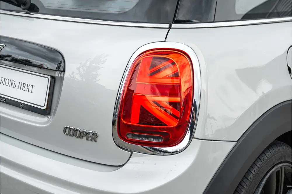 Mini Hatchback Cooper JCW uit 2019, foto 13