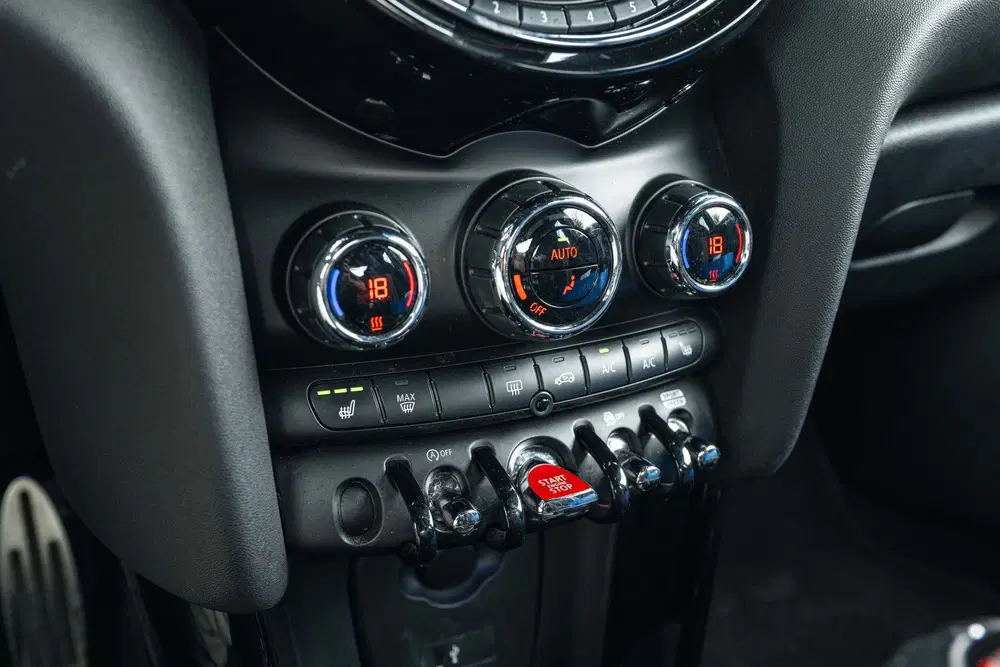 Mini Hatchback Cooper JCW uit 2019, foto 15