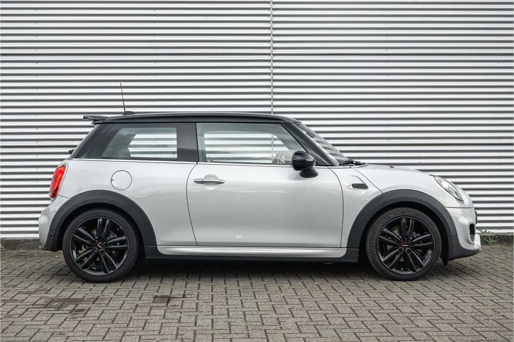 Mini Hatchback Cooper JCW uit 2019, foto 3