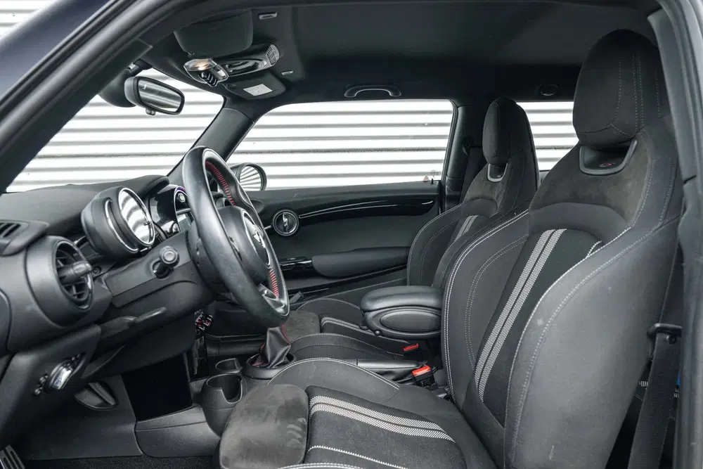 Mini Hatchback Cooper JCW uit 2019, foto 4